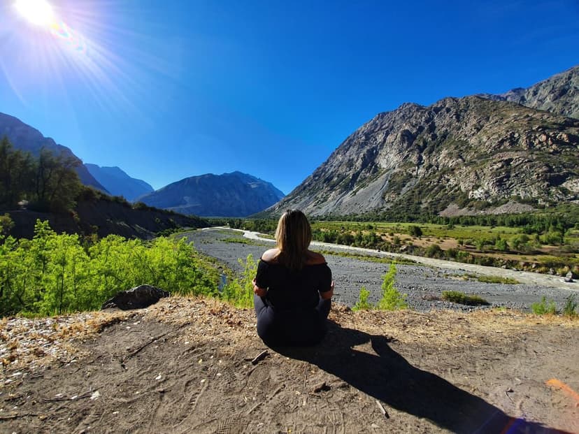 Pessoa contemplando natureza